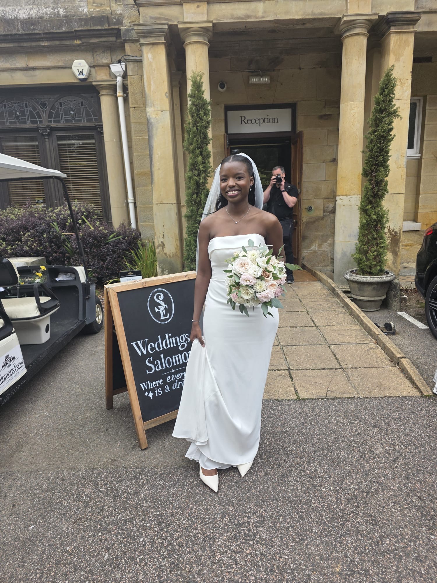Outdoor portrait at Salomons Estate with bouquet and veil